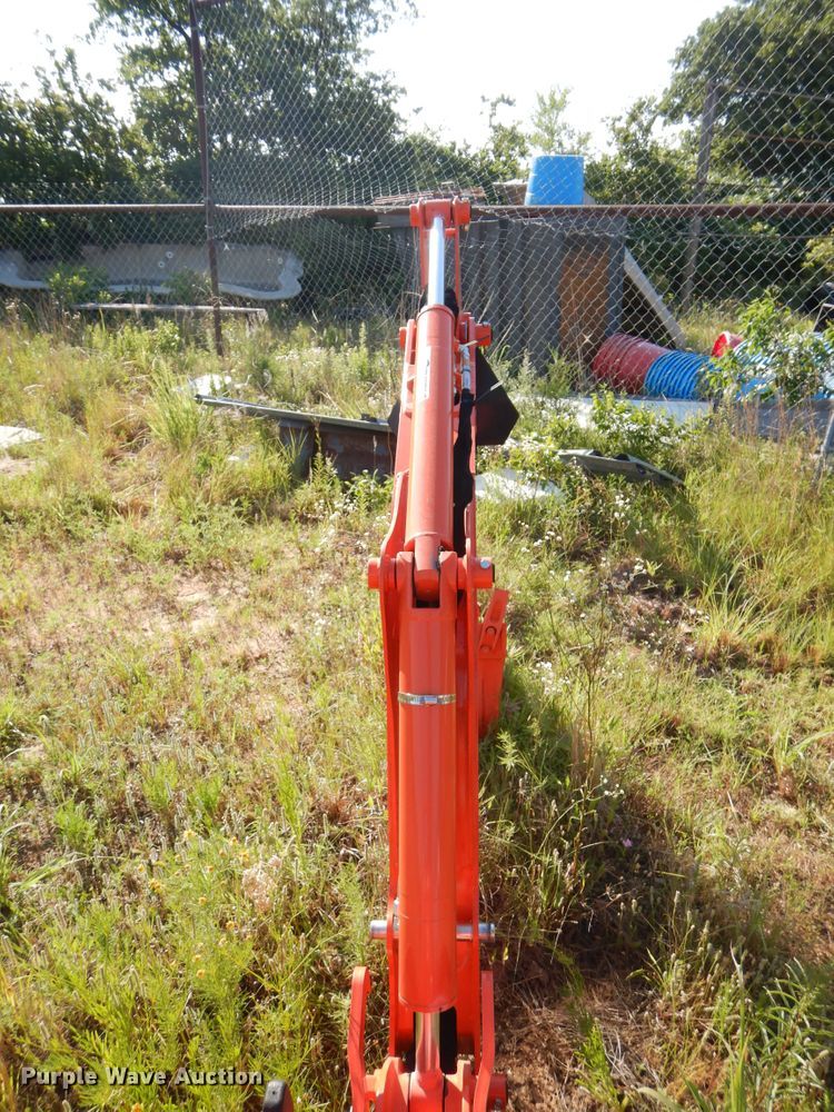 image for item HS9667 Kubota BT820 backhoe attachment