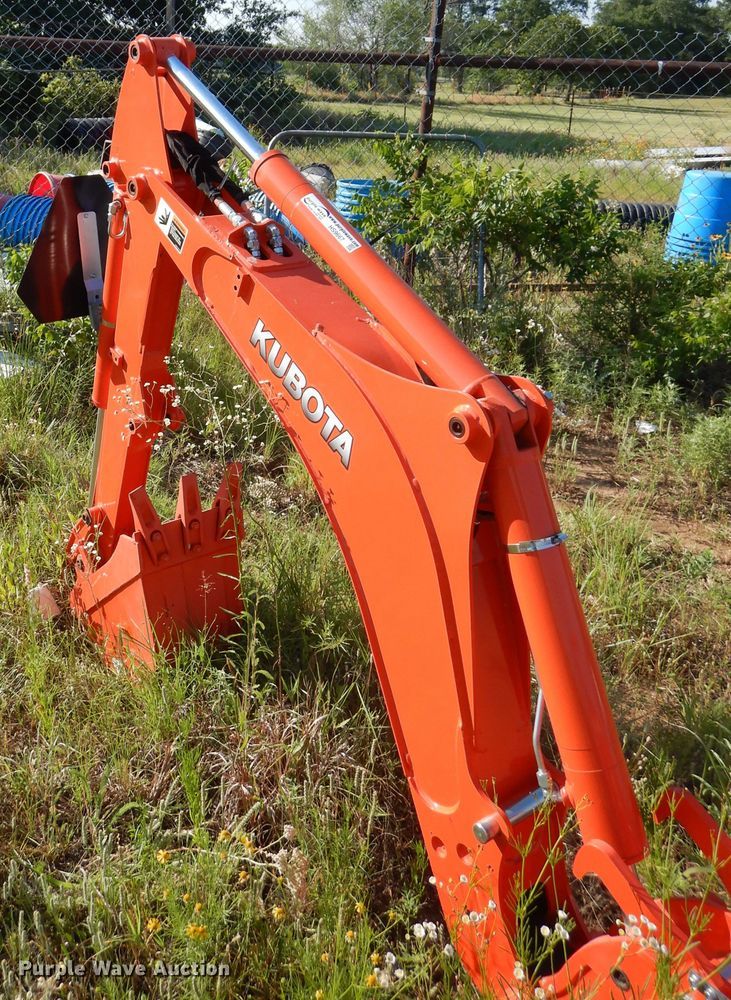 image for item HS9667 Kubota BT820 backhoe attachment