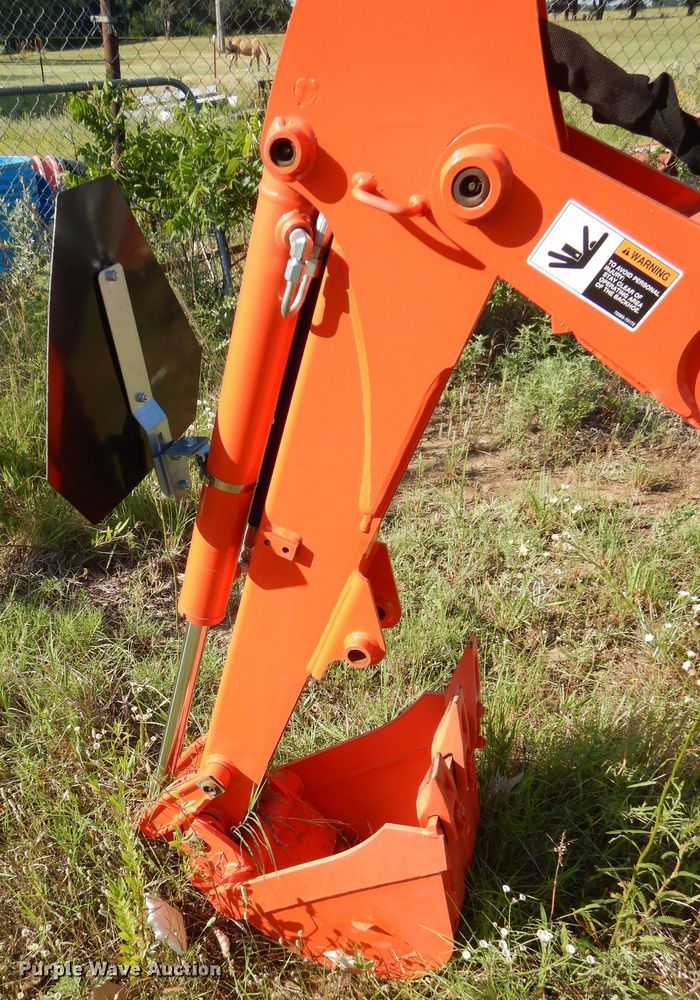 image for item HS9667 Kubota BT820 backhoe attachment