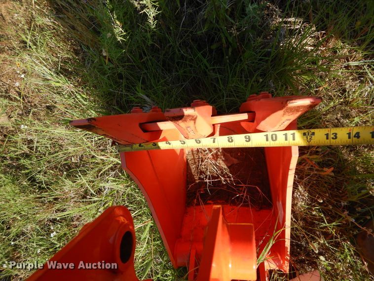 image for item HS9667 Kubota BT820 backhoe attachment