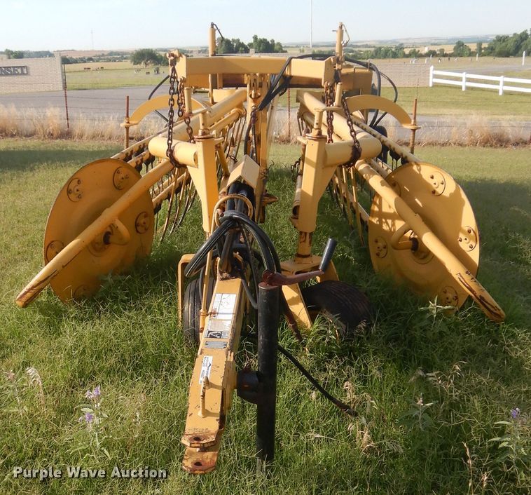 image for item HS9685 Vermeer R23 hay rake