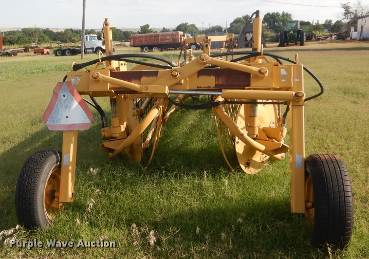 image for item HS9685 Vermeer R23 hay rake