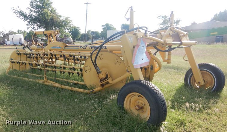 image for item HS9685 Vermeer R23 hay rake