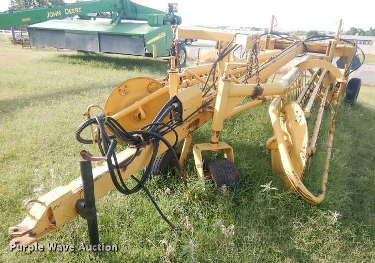 image for item HS9685 Vermeer R23 hay rake