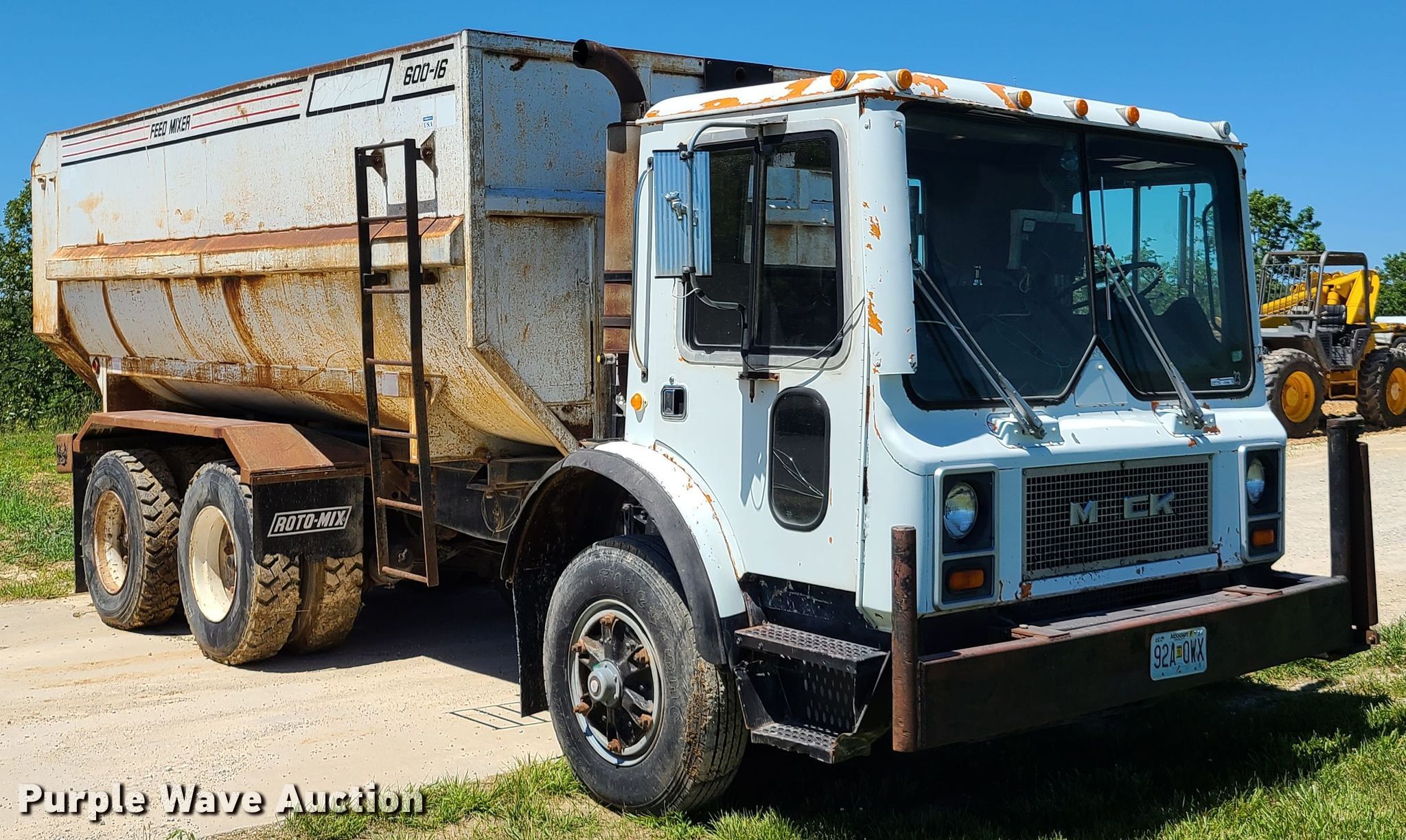 1982 Mack MR685S feed mixer truck in Cross Timbers, MO Item GT9098