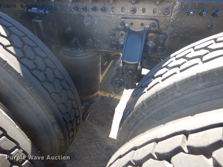 image for item DC4512 2006 Volvo VN  semi truck