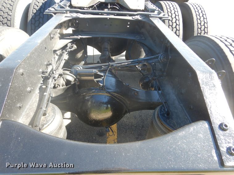 image for item DC4512 2006 Volvo VN  semi truck