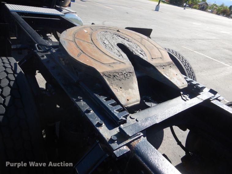 image for item DC4512 2006 Volvo VN  semi truck