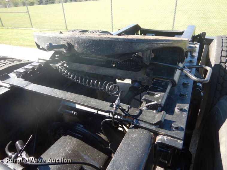 image for item DC4512 2006 Volvo VN  semi truck