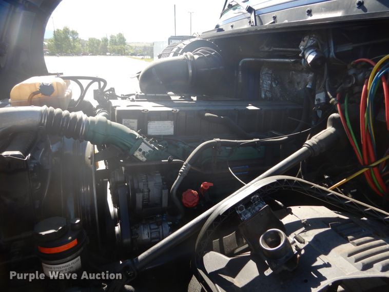 image for item DC4512 2006 Volvo VN  semi truck