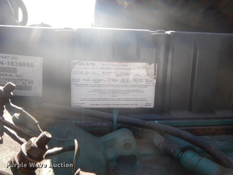 image for item DC4512 2006 Volvo VN  semi truck