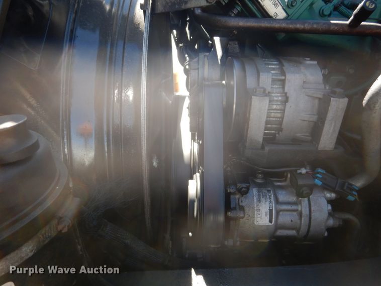 image for item DC4512 2006 Volvo VN  semi truck