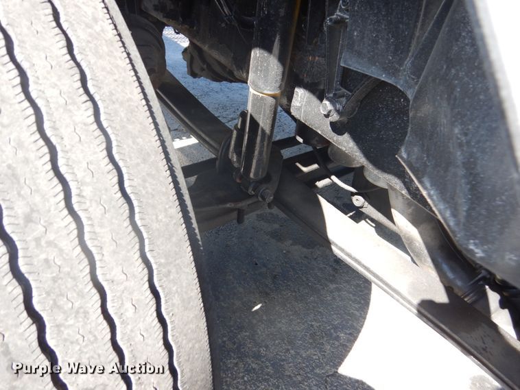 image for item DC4512 2006 Volvo VN  semi truck