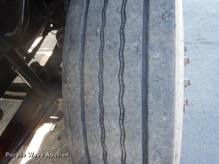 image for item DC4512 2006 Volvo VN  semi truck