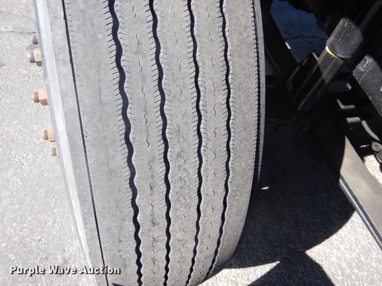 image for item DC4512 2006 Volvo VN  semi truck