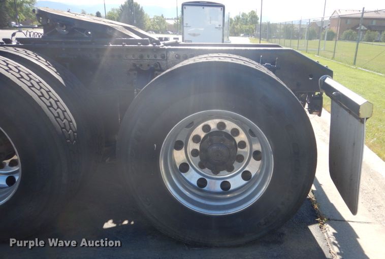 image for item DC4512 2006 Volvo VN  semi truck