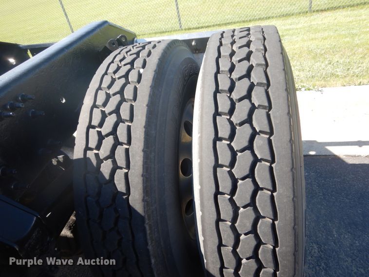 image for item DC4512 2006 Volvo VN  semi truck