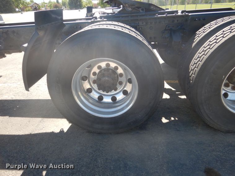 image for item DC4512 2006 Volvo VN  semi truck