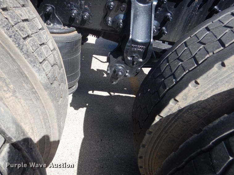 image for item DC4514 2007 Volvo VN  semi truck