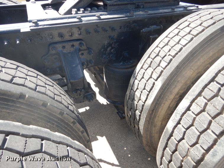 image for item DC4514 2007 Volvo VN  semi truck