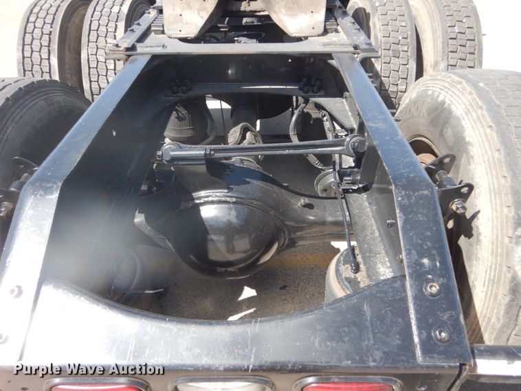 image for item DC4514 2007 Volvo VN  semi truck