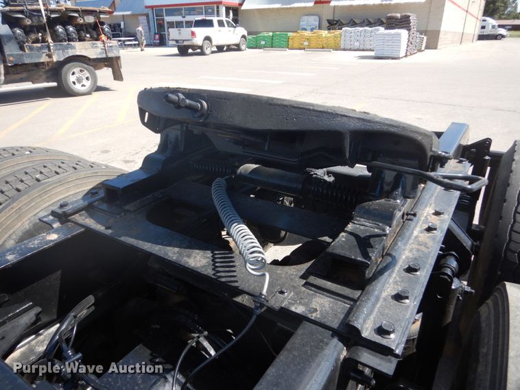 image for item DC4514 2007 Volvo VN  semi truck