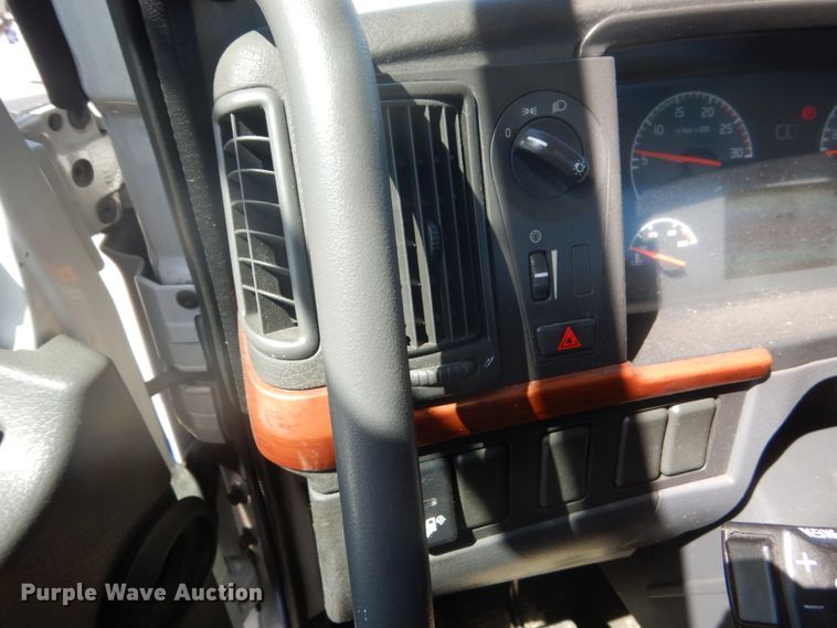 image for item DC4514 2007 Volvo VN  semi truck