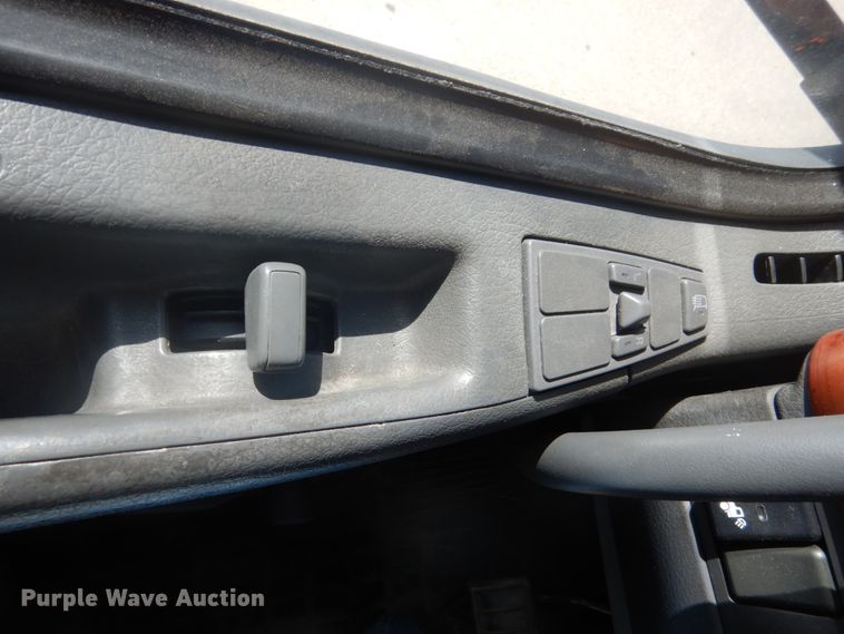 image for item DC4514 2007 Volvo VN  semi truck