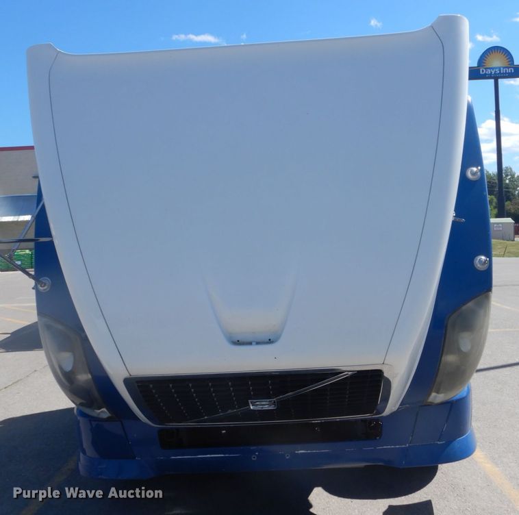 image for item DC4514 2007 Volvo VN  semi truck