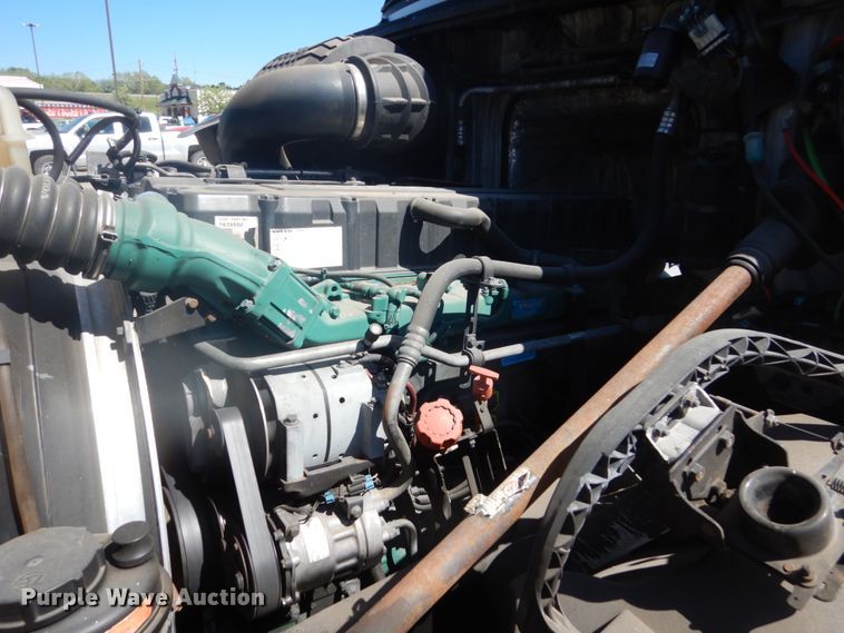 image for item DC4514 2007 Volvo VN  semi truck