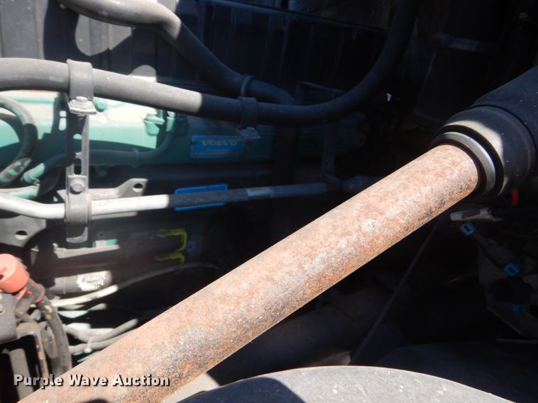 image for item DC4514 2007 Volvo VN  semi truck