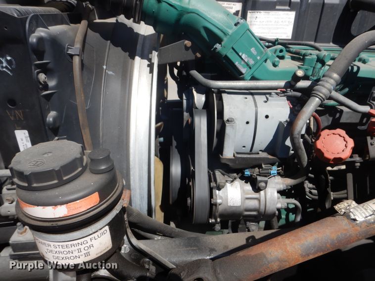 image for item DC4514 2007 Volvo VN  semi truck