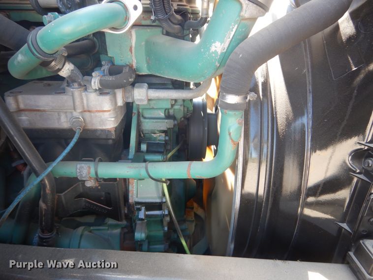 image for item DC4514 2007 Volvo VN  semi truck