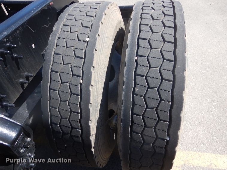 image for item DC4514 2007 Volvo VN  semi truck