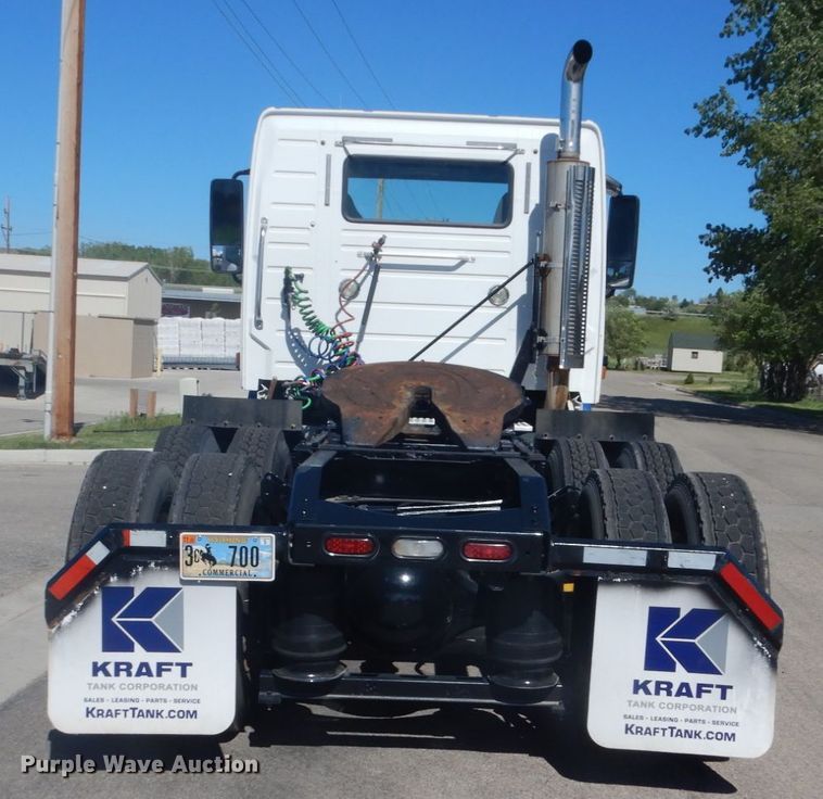 image for item DC4515 2007 Volvo VN  semi truck