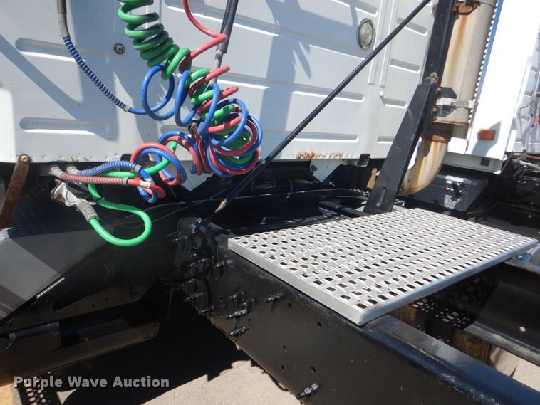 image for item DC4515 2007 Volvo VN  semi truck