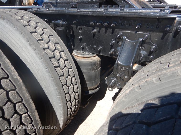 image for item DC4515 2007 Volvo VN  semi truck