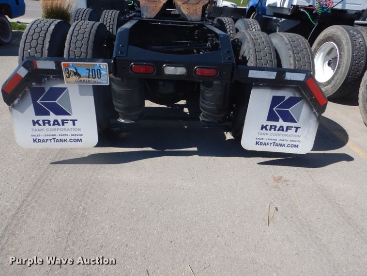 image for item DC4515 2007 Volvo VN  semi truck