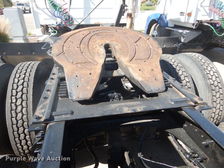 image for item DC4515 2007 Volvo VN  semi truck