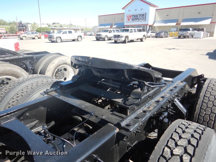 image for item DC4515 2007 Volvo VN  semi truck