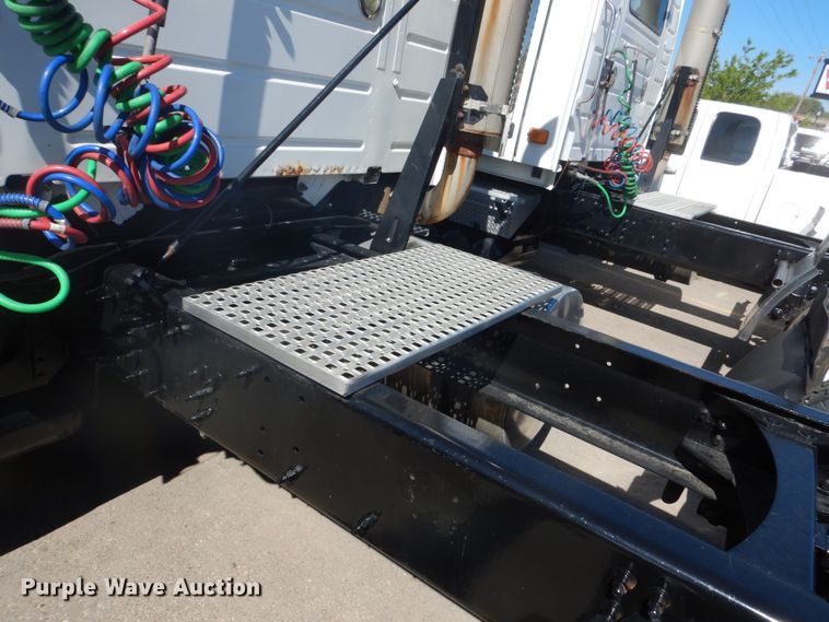 image for item DC4515 2007 Volvo VN  semi truck