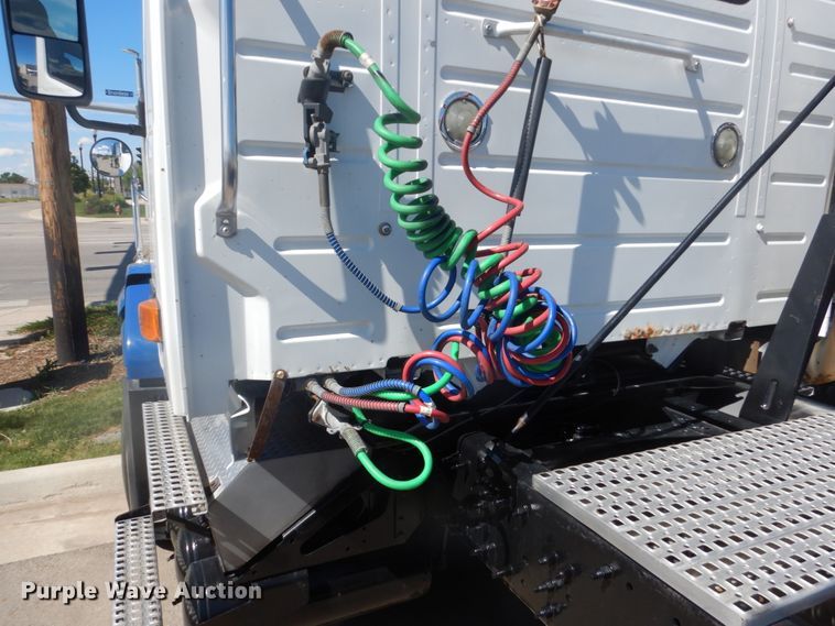 image for item DC4515 2007 Volvo VN  semi truck