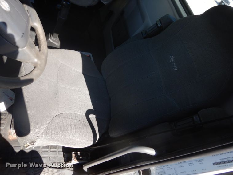 image for item DC4515 2007 Volvo VN  semi truck