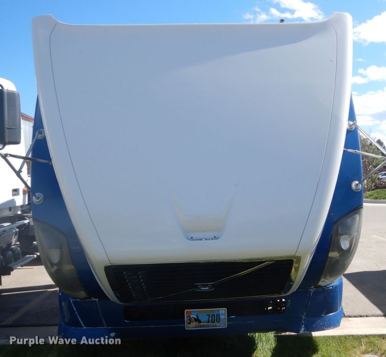 image for item DC4515 2007 Volvo VN  semi truck