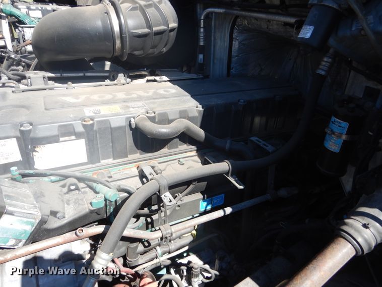 image for item DC4515 2007 Volvo VN  semi truck