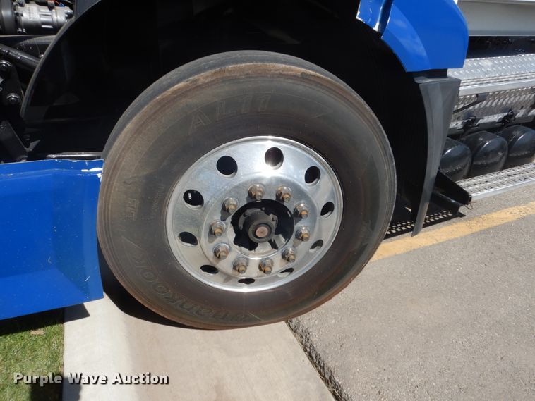 image for item DC4515 2007 Volvo VN  semi truck