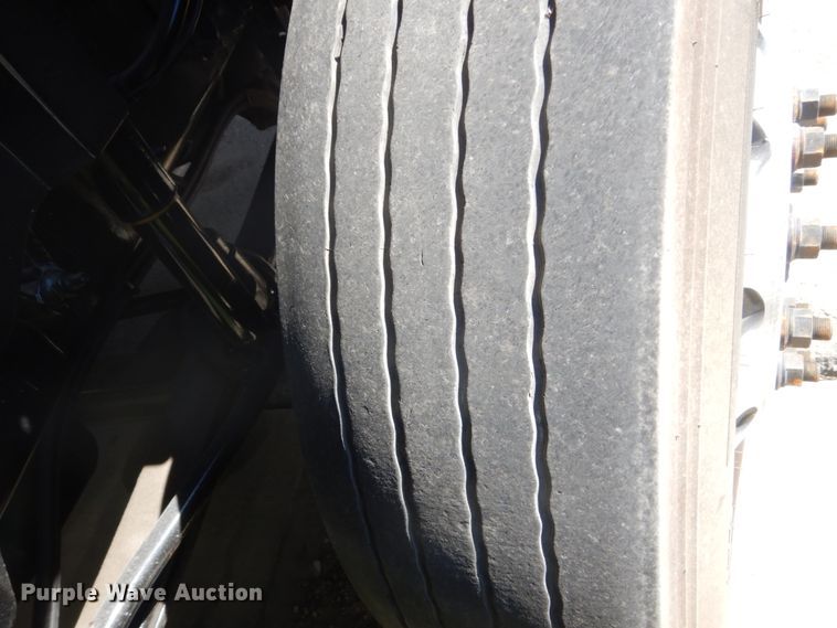 image for item DC4515 2007 Volvo VN  semi truck