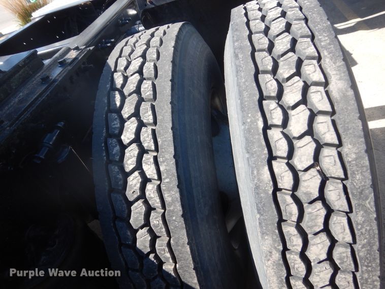 image for item DC4515 2007 Volvo VN  semi truck