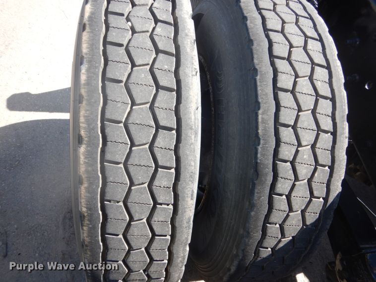 image for item DC4515 2007 Volvo VN  semi truck