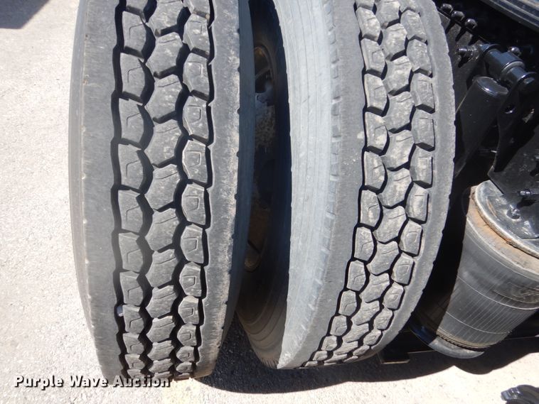 image for item DC4515 2007 Volvo VN  semi truck